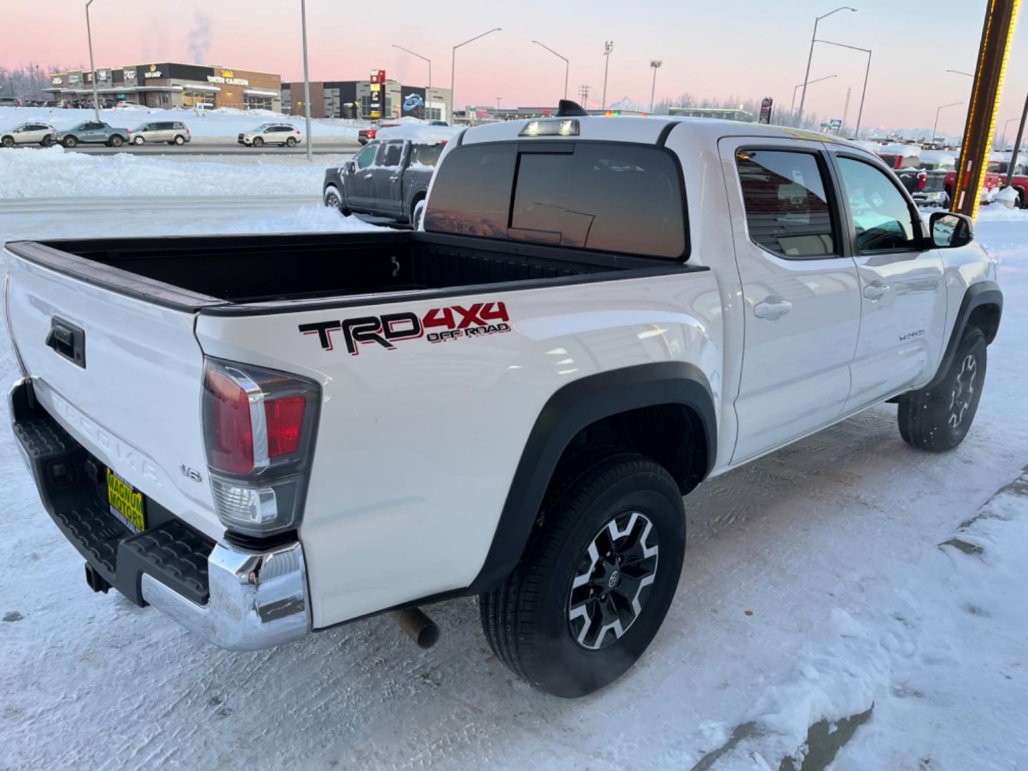 2022 WHITE /charcoal cloth TOYOTA TACOMA SR V6 (3TMCZ5AN2NM) with an 3.5L engine, Automatic transmission, located at 1960 Industrial Drive, Wasilla, 99654, (907) 274-2277, 61.573475, -149.400146 - Photo#3